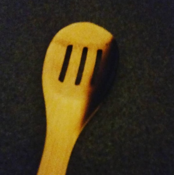 16. Горит не только еда, но и деревянные и пластмассовые кухонные приборы...