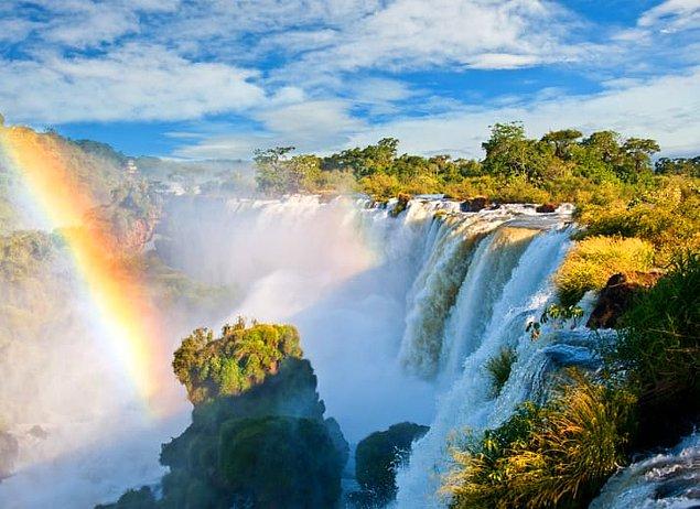 1. İster Arjantin'den ister Brezilya'dan Iguazu Şelalerini görmelisiniz.