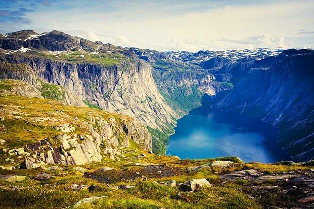 4. Norveç'in ikinci büyük Hardanger Halicinde manzarayla sakinleşin.