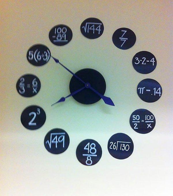 19. Matematik dersliğine çok uygun bir saat.