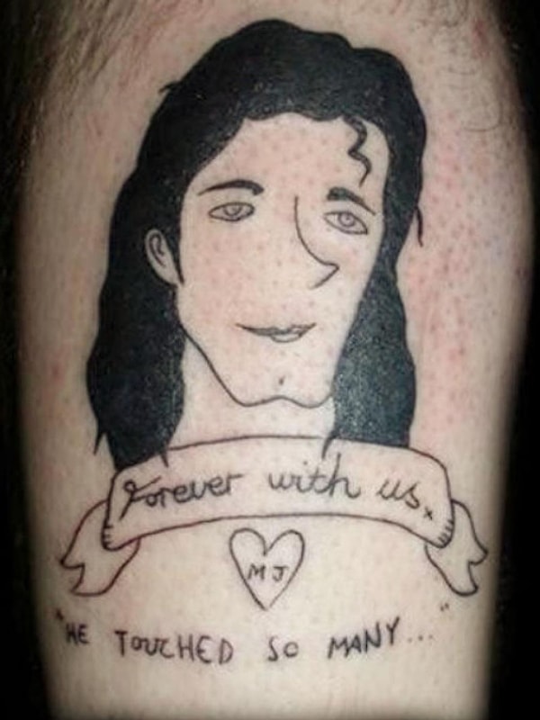 1. Эта татуировка не самый лучший вариант для того, чтобы увековечить память своего кумира!