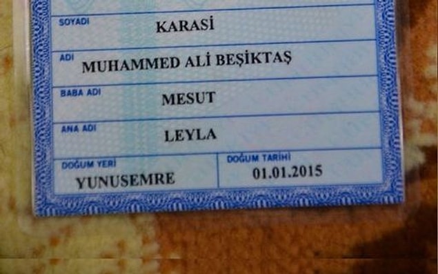 4. Manisa'da fanatik Beşiktaş taraftarı 30 yaşındaki Mesut Karasi, oğlunun adını Muhammed Ali Beşiktaş koydu.