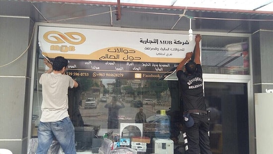 Adana’nın Ardından Hatay’da da Arapça Tabelalar Söküldü: 'Görüntü Kirliliği Oluşturuyor'