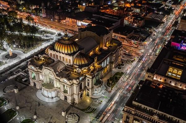 Bugün Meksiko, 128,9 milyondan fazla insana ev sahipliği yapan hareketli bir şehir.