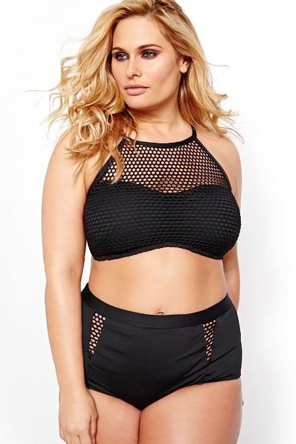 15. Вечную классику в виде чёрного очень удачно разбавляет сетка 🌓