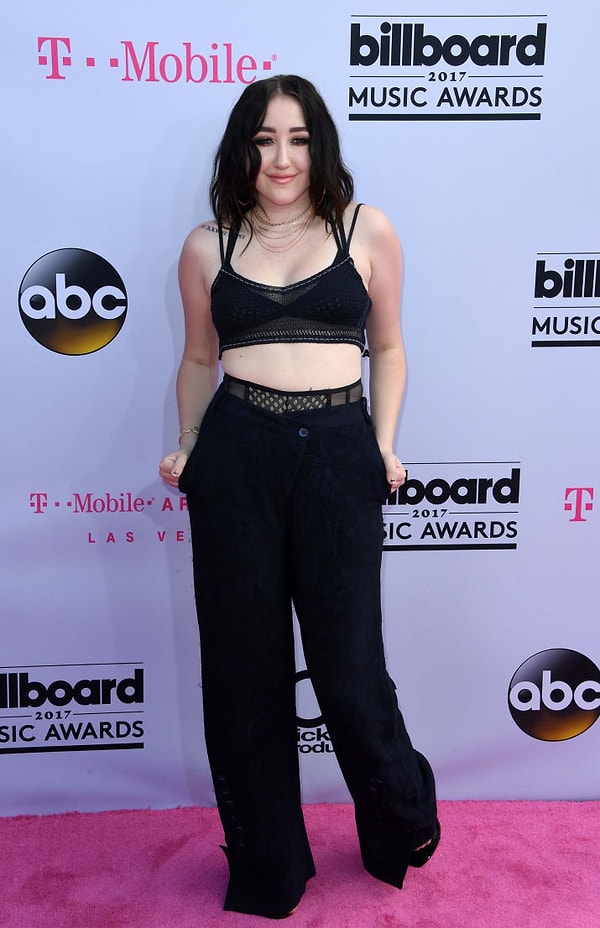 18. Ноа Сайрус