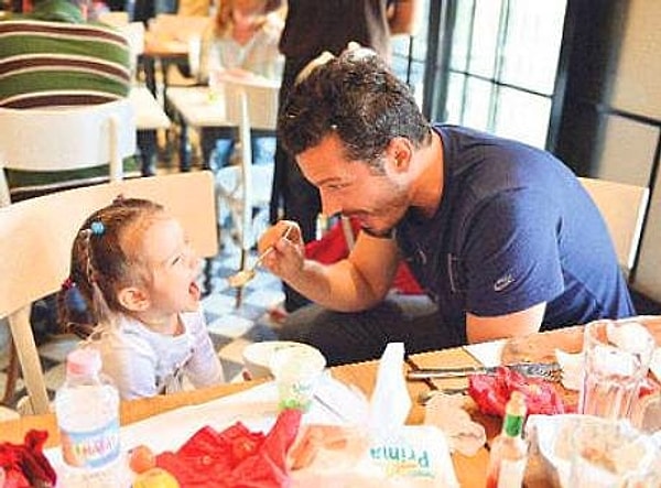 8. Песни и фильмы о любви отца к дочери причиняют ей боль.