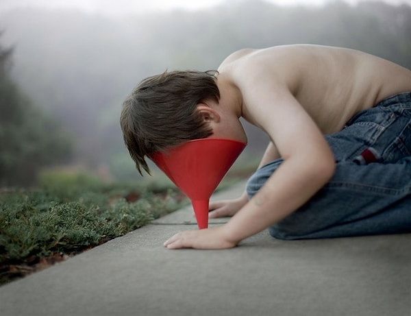 5. Дети, страдающие аутизмом, не желают заводить друзей.