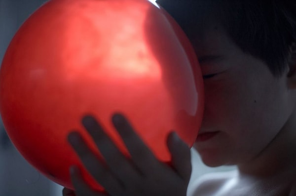 15. Невозможно не заметить, насколько гармонично ребенок воспринимает окружающие предметы.