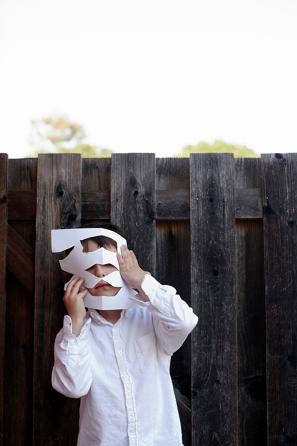 16. Безусловно, замкнутость и социальная дезадаптация, характерная для детей, больных аутизмом, тоже просматривается на фотографиях.