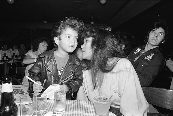 2. 4-летний Бруно Марс и его мама Бернадетт