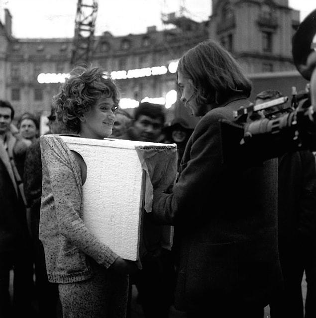 Apparently during the ‘60s, Export did something similar. In 1968, she stood in the streets of Vienna with a styrofoam box covering her breasts, inviting strangers to reach in and touch them.