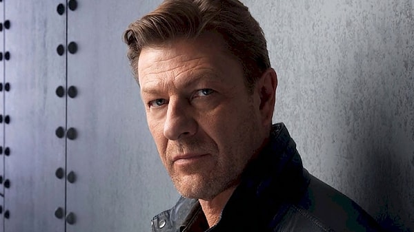 12. Шон Бин играл в футбол отрубленной головой Неда Старка.