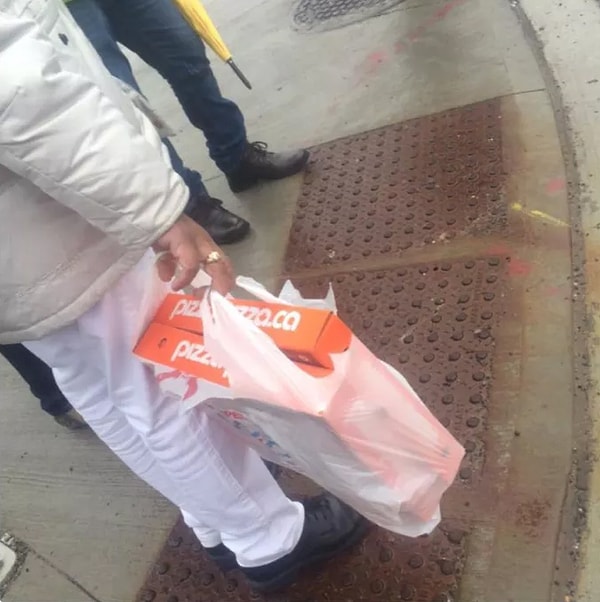 2. Только серийные маньяки так относятся к пицце