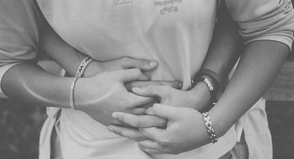 24. Человек, которому ты на самом деле дорог, никогда тебя не отпустит, и не важно, насколько тяжела ситуация.