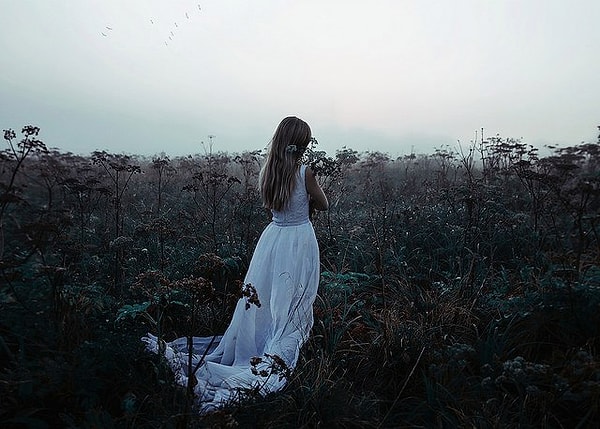 19. Бывают люди Душой глубокие, как океан, — в которых хочется окунуться. И бывают люди, как лужи, которых надо обходить, — чтобы не запачкаться.