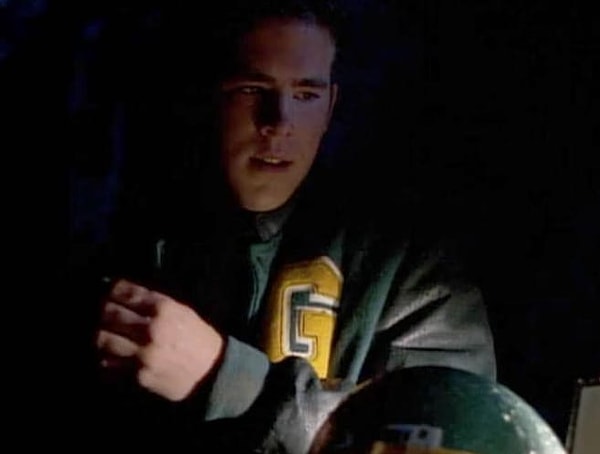 1. Замечали Райана Рейнольдса в одной из серий "Секретных материалов"?