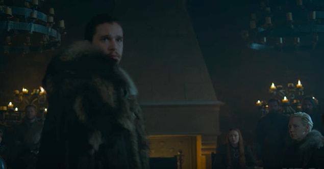 5. Look at the right corner! Apparently, Brienne of Tarth has arrived to Winterfell.