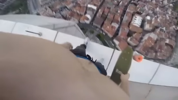 Güvende Olmak Yerine Kendine Olan Güveni Seçmelisin Diyen Gençten 200 Metrede Kaykay Şovu