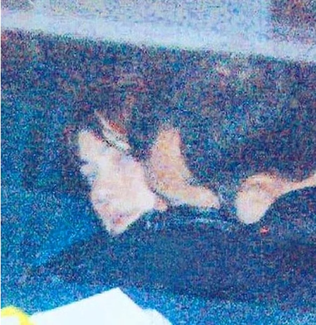 14. Yönetmen Kudret Sabancı'nın, 4 yıldır devam eden evliliğinin sonunu getiren bu aldatma anı, Türk magazin tarihinin en büyük skandallarından biriydi.