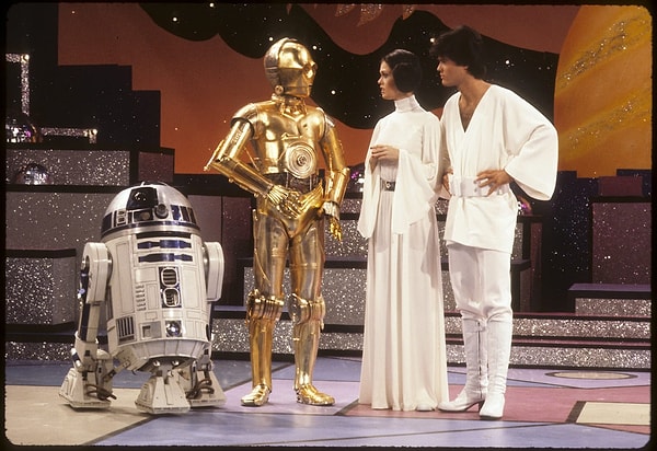 20. R2-D2 и C-3PO - гости на популярном телешоу Donny & Marie, 23 сентября 1977 года.