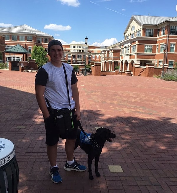 4. Из-за болезни хозяина Альф должен находится постоянно рядом с ним, в том числе и на занятиях