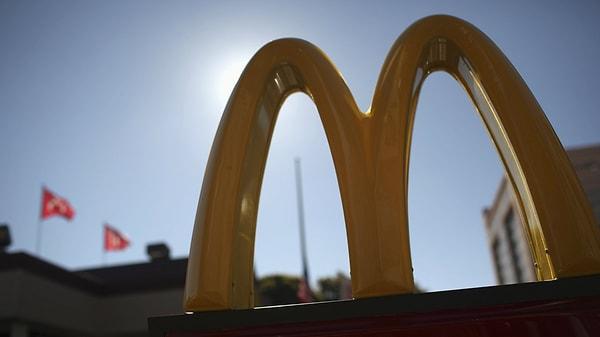 15. McDonald’s 1960’larda simgesi olan 'altın kemerleri' değiştirmeyi düşünüyordu.