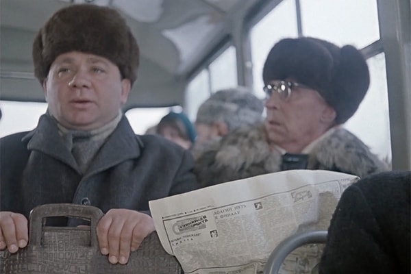 7. По первоначальной идее сценария воров должен был перевоспитывать добрый работник милиции, а не воспитатель из детского сада.