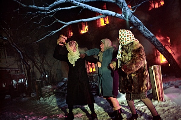 16. Операторы чуть не сгорели во время съемок пожара.