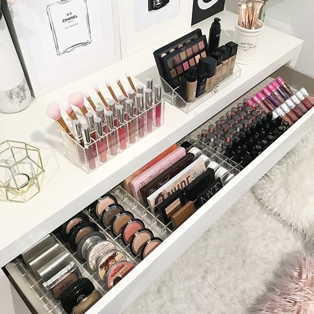 15. The way this makeup is organised.