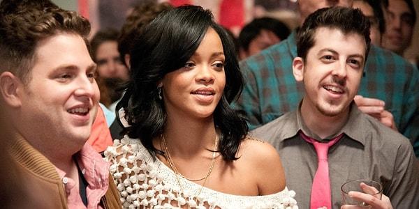 6. Hazır şarkıcılardan başlamışken Rihanna'ya da değinelim! Öyle bir güzellik ki, baktıkça bakasınız gelecek türden.