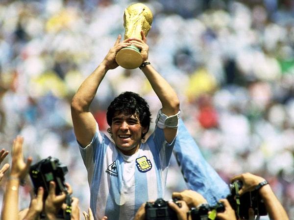 10. Maradona hala futbol oynuyordu. (1997'de bıraktı)