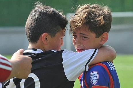 İçimizi Isıttın Çocuk: Ülke Futbolunu, Kaybeden Rakibini Teselli Eden Bu Genç Kurtaracak