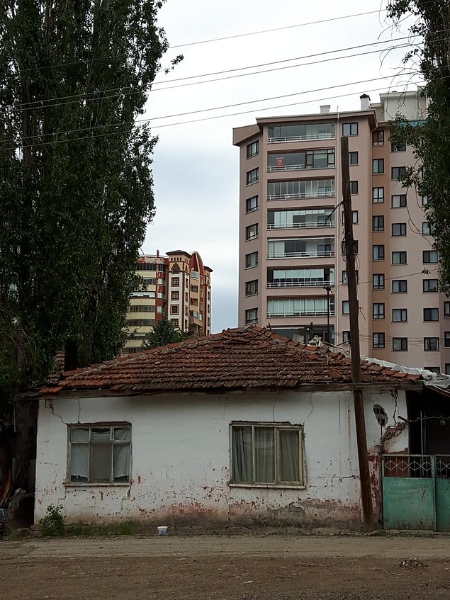15. "Çocuklar ev deyince hala öndekini çiziyor. Ankara Çukurambar."