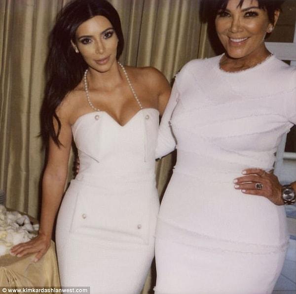 Çarşamba günü, düğününden önce Beverly Hills'te, kendi adına verilen partiden fotoğraflarını paylaştı Kardashian.