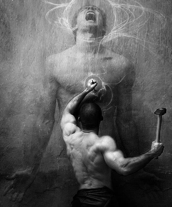 6. Вбивая гвоздь в душу любимому человеку, помните что даже вытаскивая его своими извинениями, вы всё равно оставите там дыру.