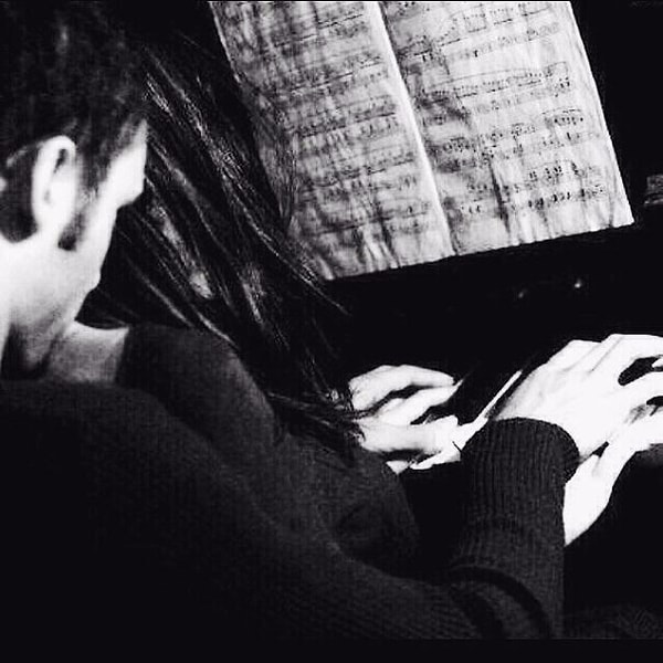 12. Когда мужчине нужна женщина - его не интересует её прошлое и даже настоящее... Он просто заботится о её будущем...