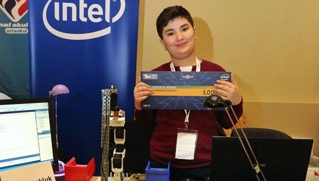 Türkiye İhracatçılar Meclisi (TİM) ve Intel’in düzenlediği yarışmada, biyonik kol robotu icadı ile yine birinci oldu.