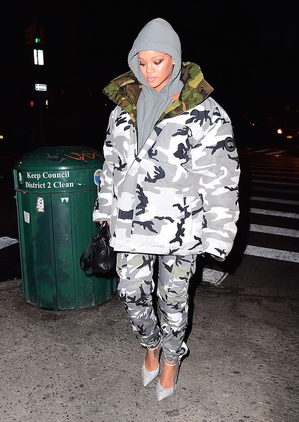 10. Уже в декабре прошлого года Ри Ри стала носить объемные вещи, чтобы скрыть изменившуюся фигуру