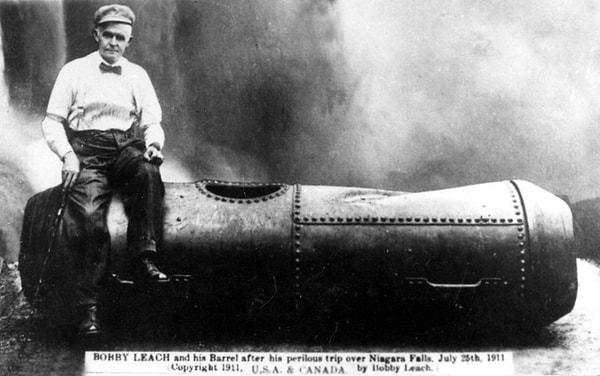 11. Bobby Leach, Niagara şelalesinden bir silindir içinde atlayış yapan ilk insandı. Fakat sonradan bir portakal kabuğuna bastı ve kayıp düşerek öldü.