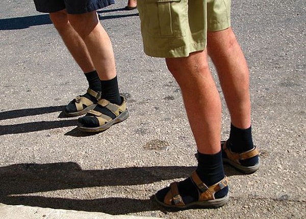 18. Никогда не носите носки с шортами. Или носки с сандалиями.