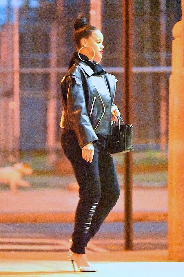 Riri, who fascinates people with everything she does, gets support from her fans as well.