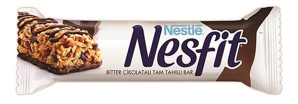 3. Diyet yapanların tatlı krizlerine kesin çözüm! Eda, Nesfit'in siyah çikolatalı barına hasta oldu.