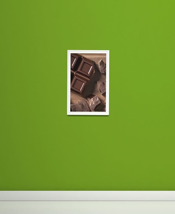 7. Как считаете, эта картина повешена ровно?