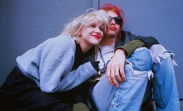 Courtney, grubu Hole ile ilk albümünü yayınlamak üzereyken Kurt Cobain ile tanıştı.