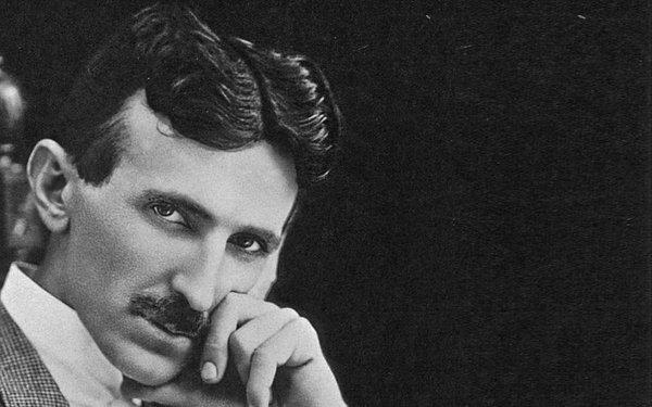 2. Nikola Tesla bir zamanlar Thomas Edison adına çalışıyordu ve onun çalışmasını geliştirmeye çalışırken yeterli ücret almadığı için işten ayrıldı.