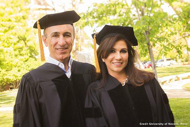 2014 yılında, Eren ve Fatih Özmen çifti Nevada, Reno Üniversitesi'ne Üniversite İşletme Koleji'nde bir girişimcilik merkezi açmaları için 5.000.000 dolar bağışladı.