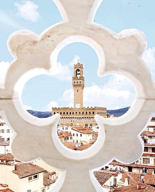 1. 📍Piazza della Signoria 📷 @gabdetails ·