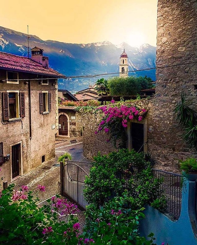 28. 📍Limone sul Garda 📷 @dorpell ·