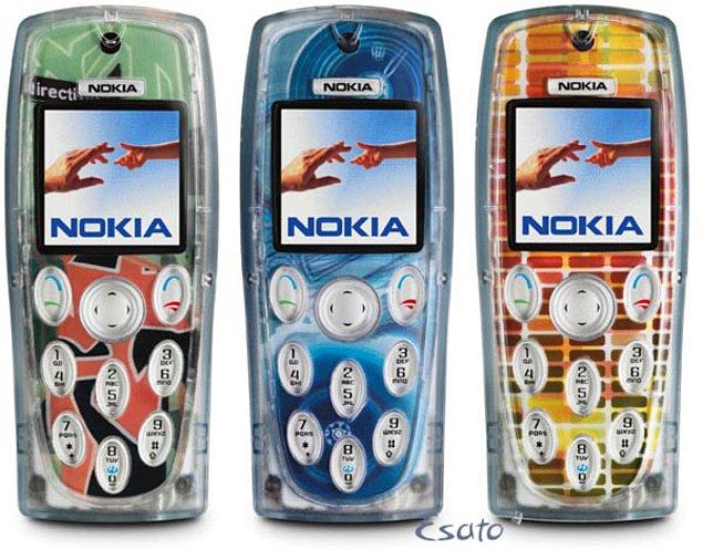 4. Nokia 3200 kullanmış olanlar da var ekipte. Şeffaf kapak arkasına yerleştirilen renkli kağıt fikri bizce çok başarılıydı.